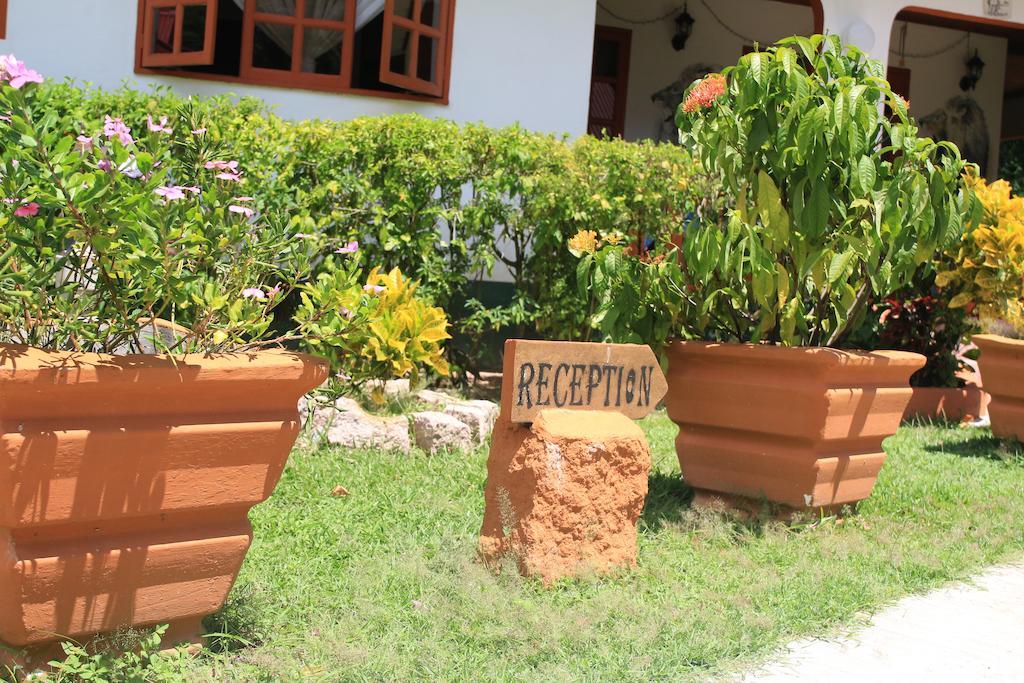 Veronic Self-Catering Guest House La Digue Luaran gambar